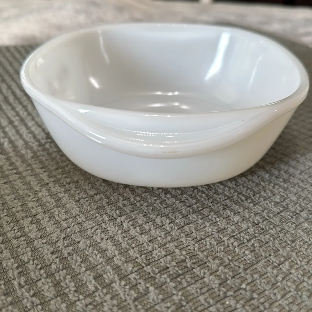 Vintage Dynaware Pyr-O-Rey casserole dish 1960’s‎ Crazy Daisy Pattern Milk Glass